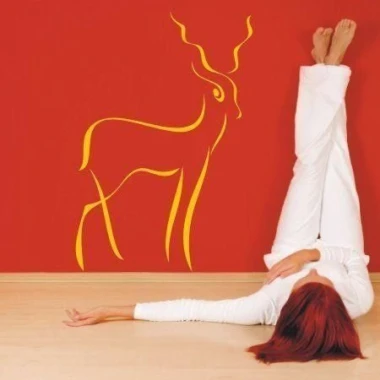 Stylish deer painting template in warm yellow tones, perfect for a modern interior.