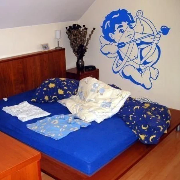 Cupid 1015 painting template - Bedroom design with light walls, wooden furniture, and star-patterned bedding.