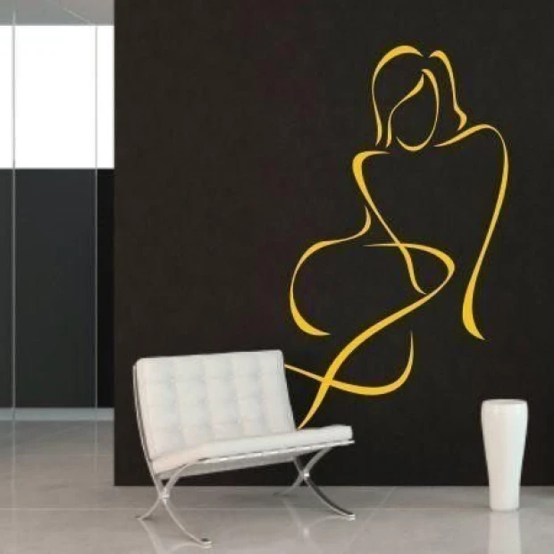 Painting template lady 13 - Living room arrangement. Dark wall with a minimalist design featuring a woman\'s silhouette.