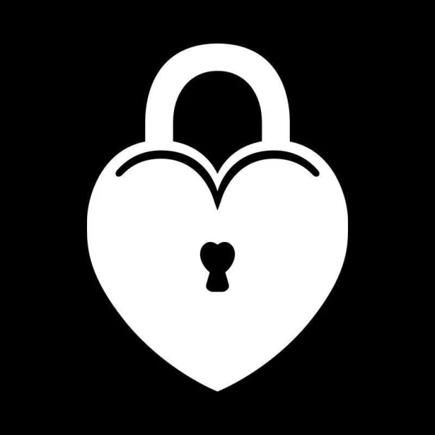 Heart-shaped dry-erase board 006 with a key design on a black background.