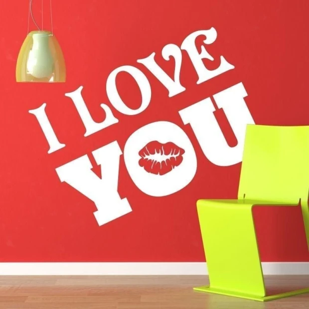 Sticker 03X 23 I love you 1714 - Room arrangement with red walls and a green armchair.