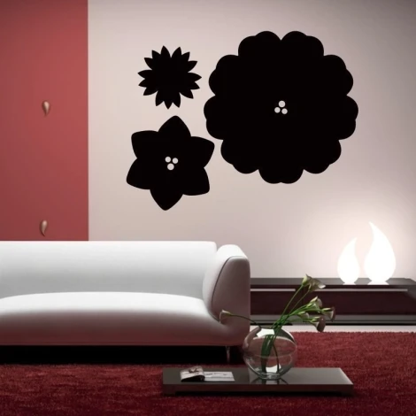 Chalk sticker 023 with flowers in a modern living room, adding elegance and style with vibrant colors.