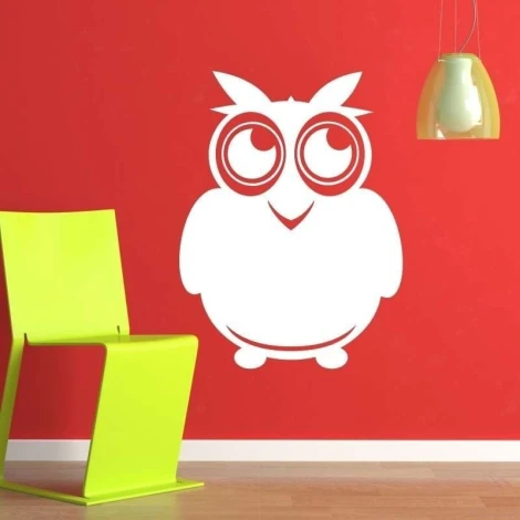 Dry-erase board 019 owl - Decor in a child\'s room. Red wall, green chair.