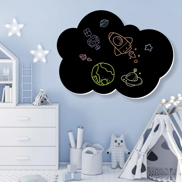Cloud-shaped chalkboard 154 - Decor in a children\'s room with light-colored walls and Scandinavian-style furniture.