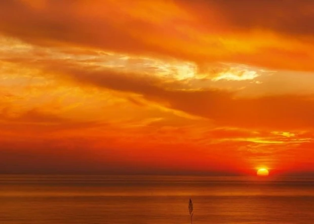 Dry-erase board 195 sunset - Graphic design featuring a sunset over the sea with orange hues.