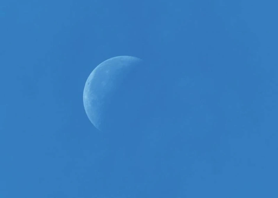 Moon dry-erase board 232 - Graphic design featuring a crescent moon on a blue background.