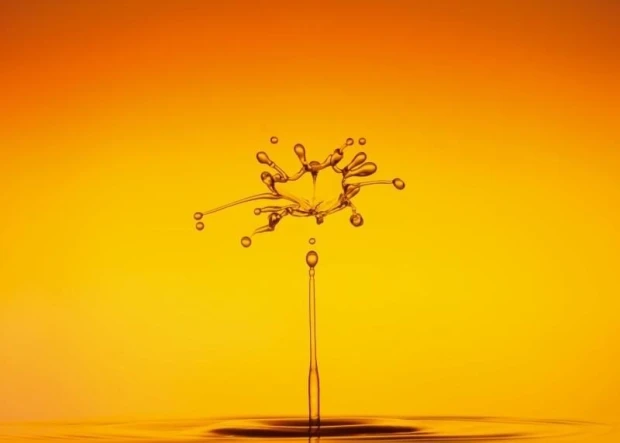 Water splash dry-erase magnetic board 210 - Graphic design featuring colorful water droplets.