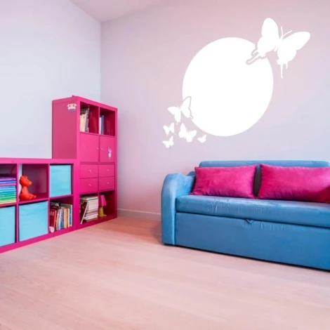 Dry-erase board butterflies 181 - Decorated children\'s room with light walls and pink and blue furniture.