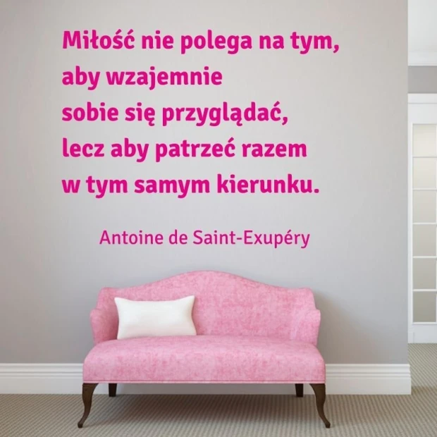 Love sticker 1939 - Styled in a living room with light-colored walls and a pink sofa.