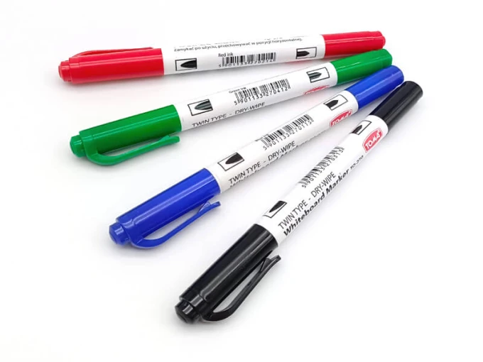 Double-sided marker set - Graphic design. Four markers in red, green, navy blue, and black.