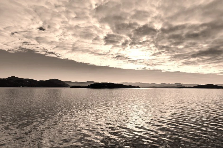 Wall mural of distant small islands FP 1414 - Graphic design featuring islands against a backdrop of water and clouds.