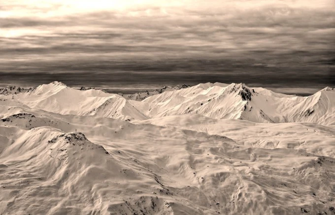 Wall mural Unreachable Mountain Peaks FP 1412 - Graphic design. Snow-covered mountain with flowing shapes.