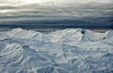 Wall mural unreachable mountain peaks FP 1412 - Graphic design. Snow-covered mountains with sharp peaks.