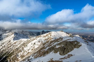 Mountain wallpaper Tatras mountain lodge FP 1402 - Graphic design. Scenic view with snow-capped peaks.