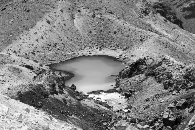 Wall mural Tongariro National Park FP 1795 - Graphic design featuring a crater with water surrounded by rocks.