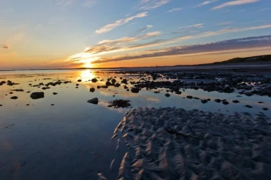 Wall mural of a sunset over the ocean FP 1831 - Graphic design. The sun sets over the water, reflecting beautifully.