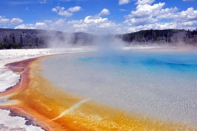 Yellowstone National Park wall mural FP 1947 - Graphic design featuring a round pond with blue water and orange accents.