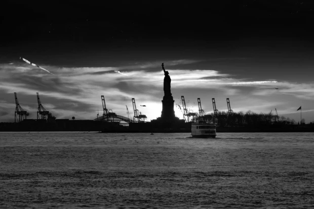 Wall mural of the Statue of Liberty FP 3475 - Graphic design. Silhouette against water and sky backdrop.