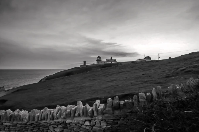 Durlston FP 3935 wall mural - Living room decor with gray walls and a view of a lighthouse.