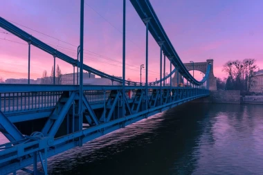 Grunwaldzki Bridge wall mural FP 4227 - Graphic design. Blue-toned bridge against a pink sky backdrop.
