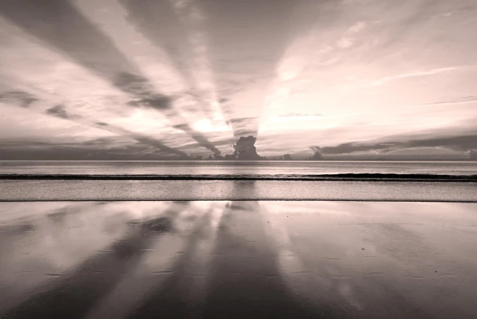 Wall mural Last Rays of Sun FP 5279 - Graphic design featuring the sea, clouds, and sun rays.