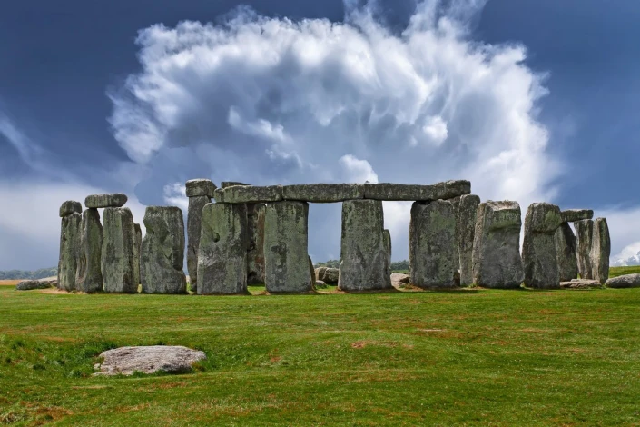 Stonehenge wall mural FP 5555 - Graphic design featuring stone structures in a green setting under the sky.