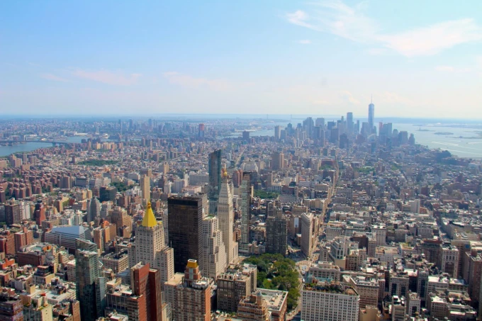 Wall mural New York panorama FP 5781 - Graphic design. View of the city with tall buildings and sky.
