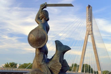 Wall mural of the Warsaw mermaid FP 5870 - Graphic design featuring a mermaid with a sword and shield, bridge in the background.