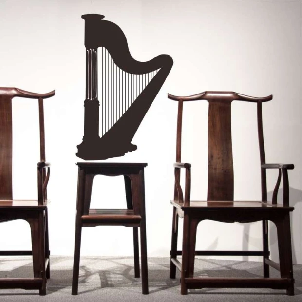 Harp wall template 2252 - Living room arrangement with classic furniture and light walls.