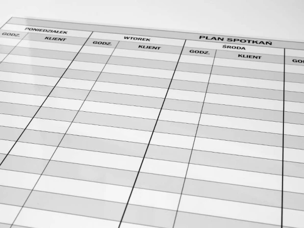 Magnetic whiteboard for lean meeting planning 087 - Graphic design with a simple grid for days and times.