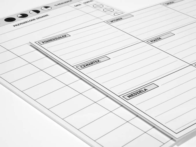 Weekly planner whiteboard 015 - Graphic design. Simple grid divided by days of the week with space for notes.