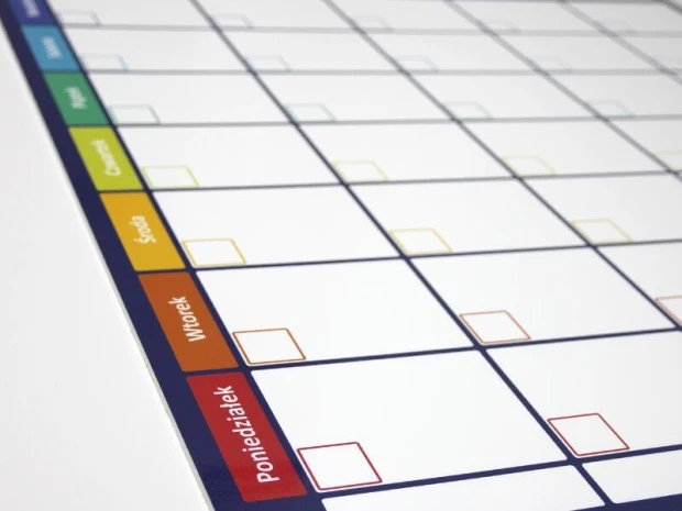 Weekly dry-erase magnetic planner board 261 - Graphic design with a simple grid and colorful fields for each day.