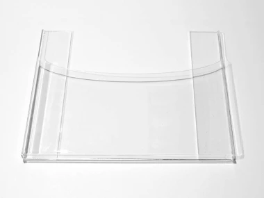 Hanging A4 pocket in clear plexiglass, 4cm deep, vertical/horizontal use with rounded edges and graphic design.