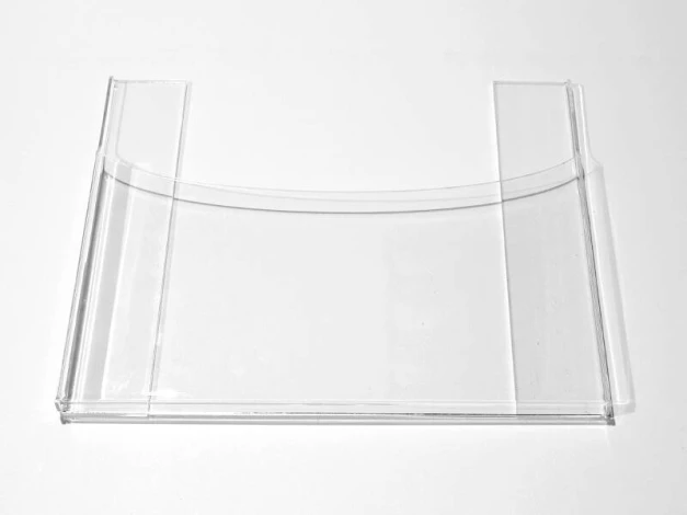 Hanging A4 pocket in clear plexiglass, 4cm deep, vertical/horizontal use with rounded edges and graphic design.
