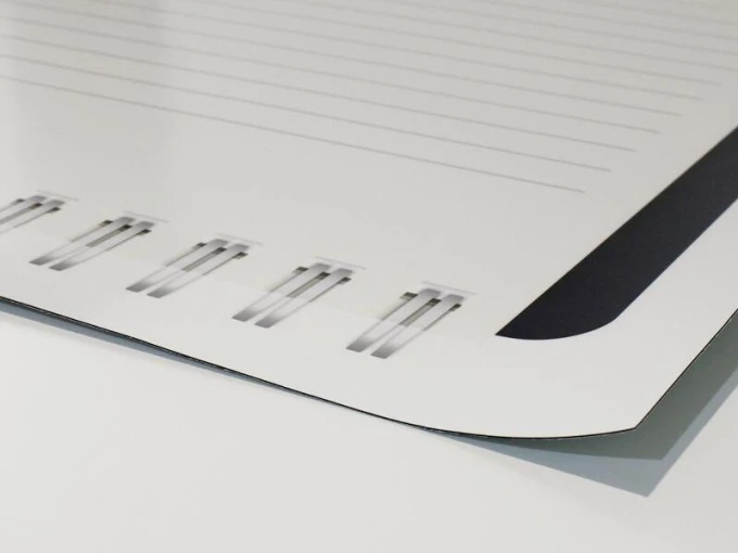 Magnetic whiteboard notebook 111 - Graphic design. White surface with horizontal lines and spiral pattern.