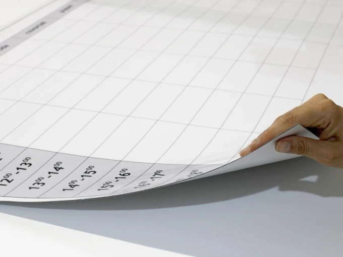Magnetic whiteboard 040 weekly planner - Simple grid layout divided by days and hours.