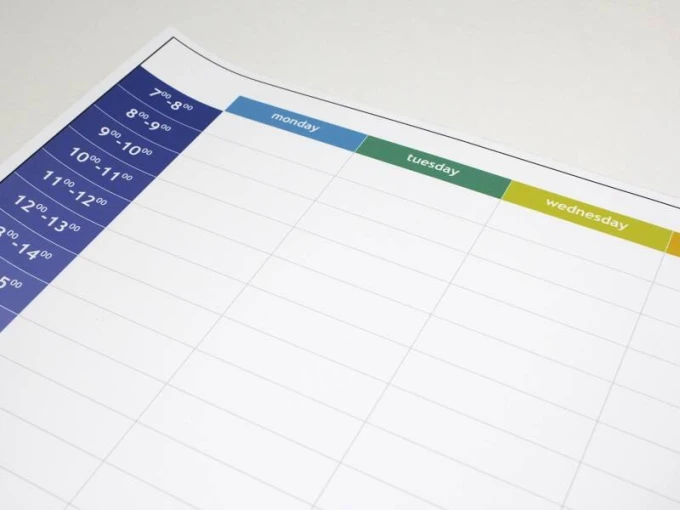 Magnetic dry-erase weekly planner board with hours - Simple layout with days, English design.