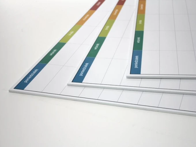 Magnetic dry-erase weekly planner board lean 060 - Graphic design with a simple structure divided by days of the week.
