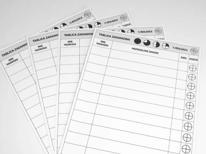 Dry-erase task board 089 - Graphic design with simple lines, text areas, and circular symbols.