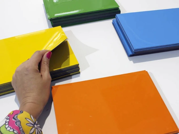 Magnetic dry-erase board for fridge - Graphic design with rectangular sheets in various colors.