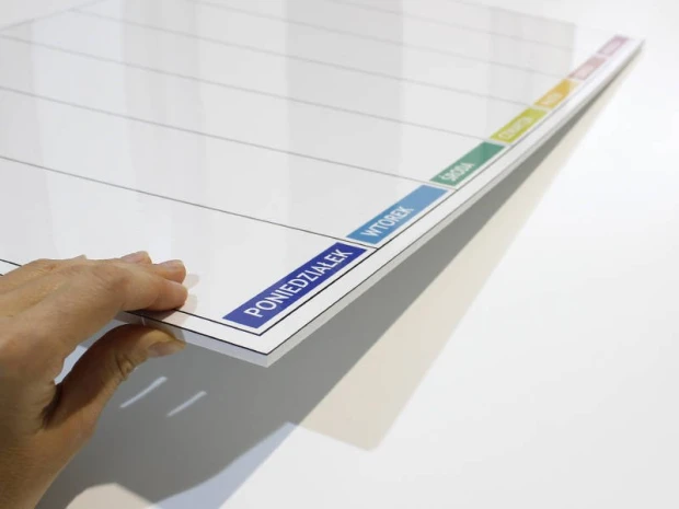 Magnetic dry-erase weekly planner board - Graphic design. Simple layout with days of the week arranged horizontally.