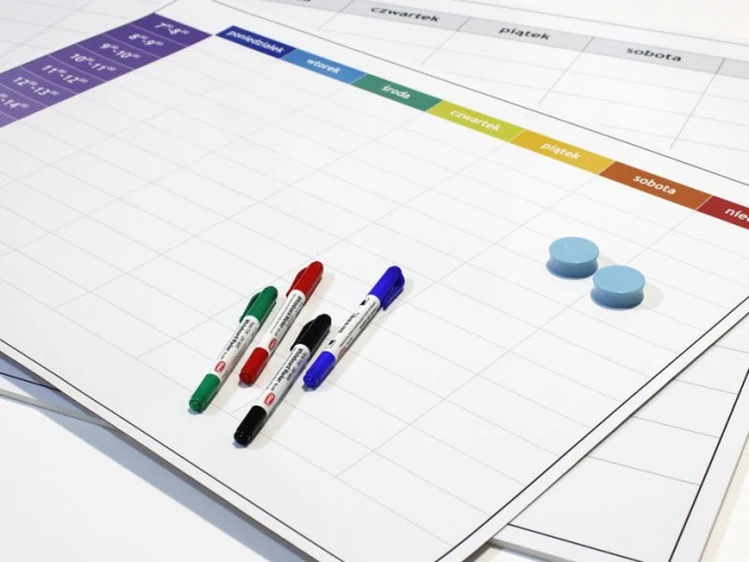 Magnetic dry-erase weekly planner board with hours - Graphic design. Simple layout with a grid of days.