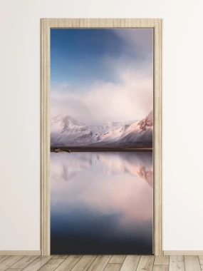 Mountain lake door wallpaper FP 5745 - Graphic design featuring a lake surrounded by pastel-colored mountains.
