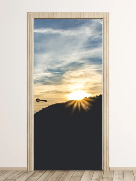 Sunset door wallpaper FP 5156 - Graphic design featuring a sunset over mountains with rays of light.