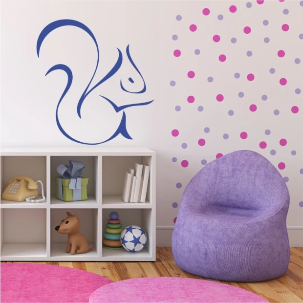 Squirrel painting template 2005 - Decor for a child\'s room. Light-colored walls with circular patterns.