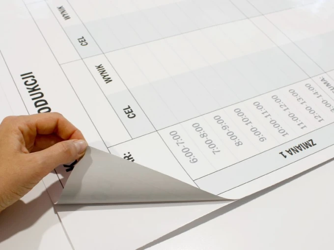 Daily production lean dry-erase board 069 - Graphic design. Rectangular board divided into sections with lines.