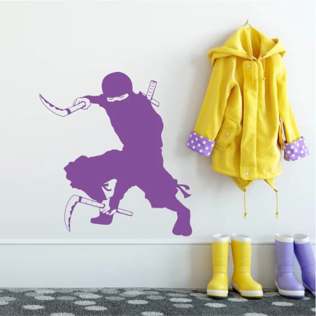 Ninja kids\' painting template 2102 - Hallway decor with light-colored walls and a coat rack featuring a yellow jacket.