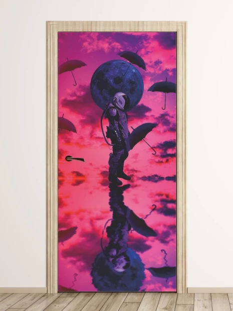 Astronaut door wallpaper FP 6205 - Graphic design. Astronaut in a spacesuit stands against a purple sky.