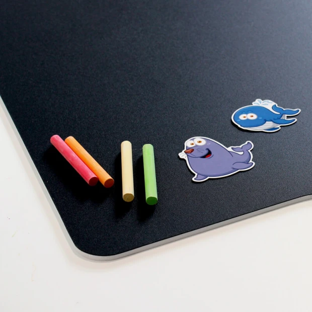 Chalkboard magnetic board 123 - Graphic design with colorful crayons and sea-themed stickers on a black background.