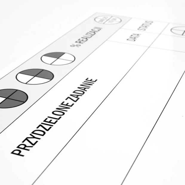 Dry-erase task board 089 - Graphic design with simple shapes, circles in two colors, and writing areas.